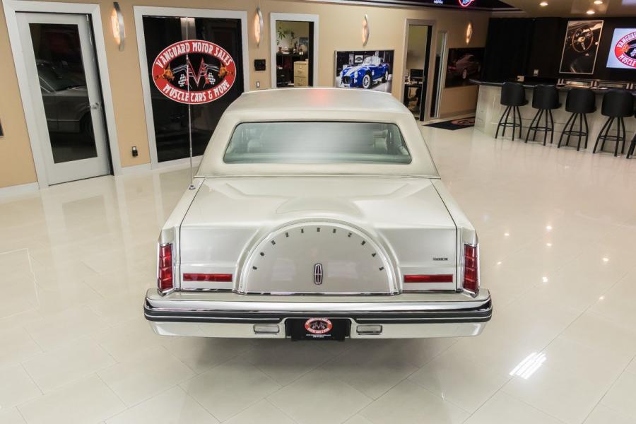  Lincoln Continental Mark VI Sedan 1980 года  (фото 9 из 111)